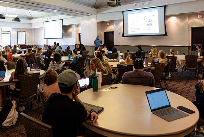 Eduardo Salas, Ph.D., presents a lecture to a room full of students